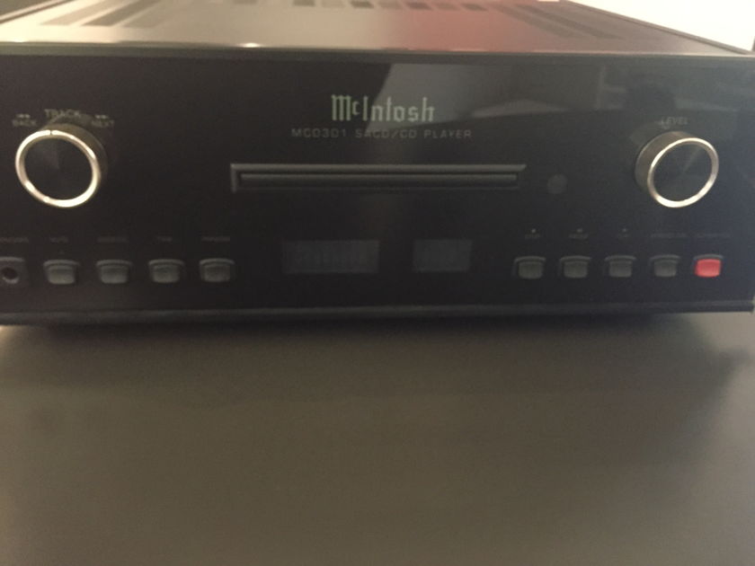 McIntosh  MCD-301 CD/SACD Player-Musical & Analog Sounding!