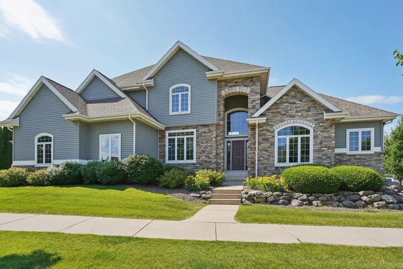 Real Estate Listings in Waunakee, WI