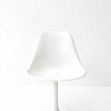 3er Set Tulip Stühle im MCM Stil weisses Fiberglas
