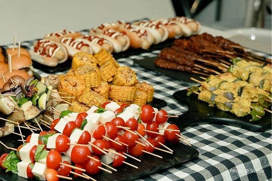 Dubai Marina Yacht Cruise w/ BBQ, Unlimited Drinks & DJ - photo 2