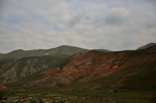 Сверкание агатов в горах Хызы