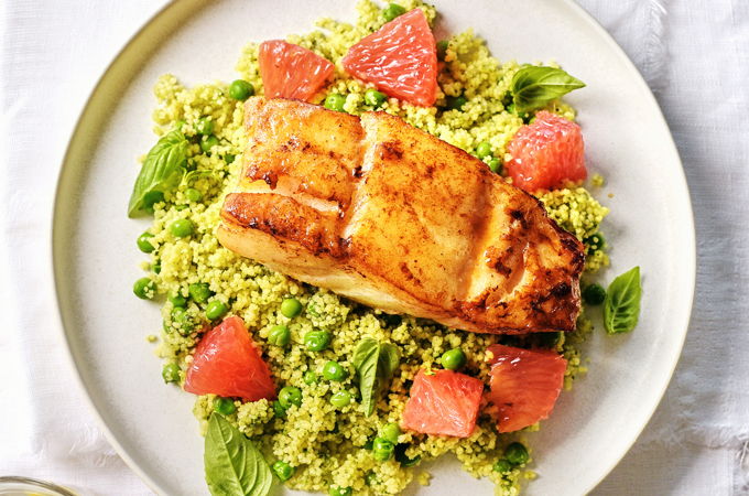 Morue poêlée, couscous au pesto et au pamplemousse