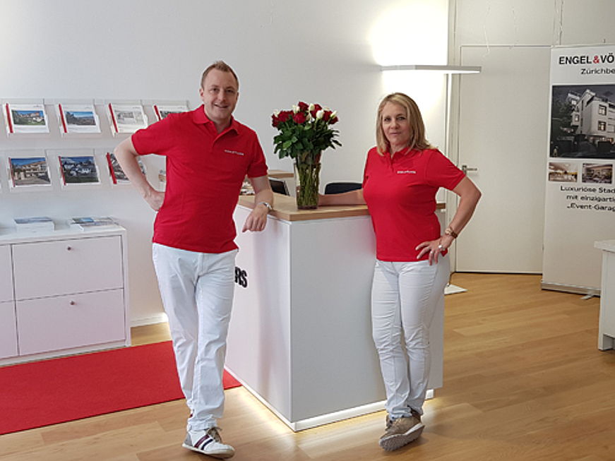  Zug
- Thomas Hinz und Irene Brandi, Immobilienberater E&V Zürichberg