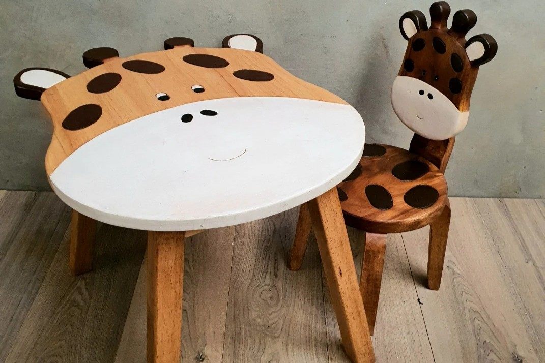 Children's furniture Giraffe Table + 1 Chair Set