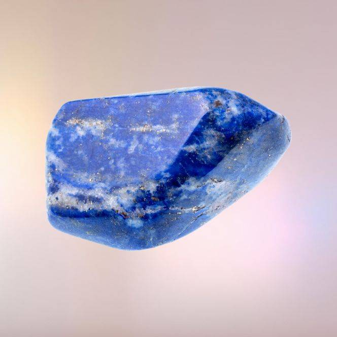 Lapis Lazuli naturel – pierre de sagesse, d’intuition et de vérité en lithothérapie.