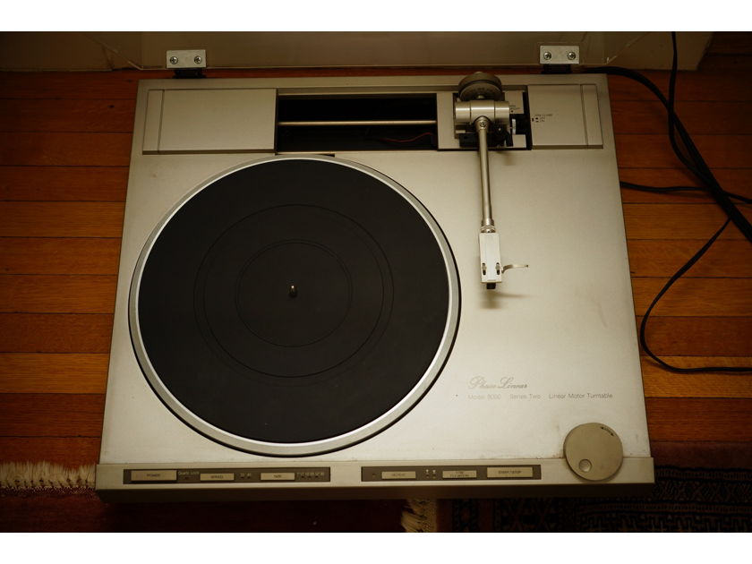 Phase Linear 8000 Series II Linear Tracking Turntable