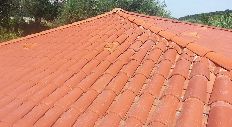 Remplacement de faîtage et d’arêtiers scellés par des closoirs ventilés — photo 5 sur 10 — CEG TOITURE
