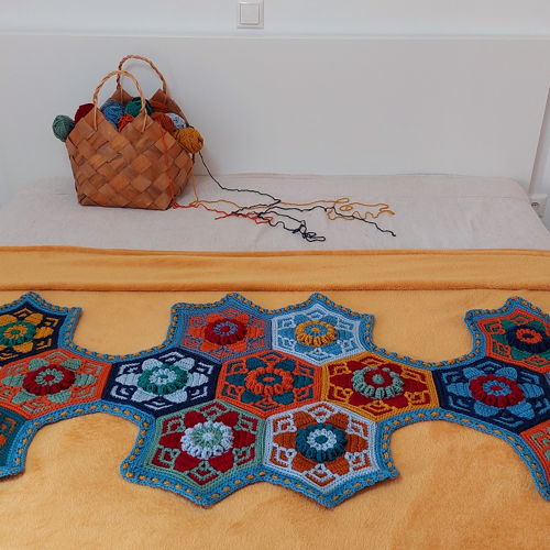 SECRET GARDENS. Overlay mosaic crochet motif pattern