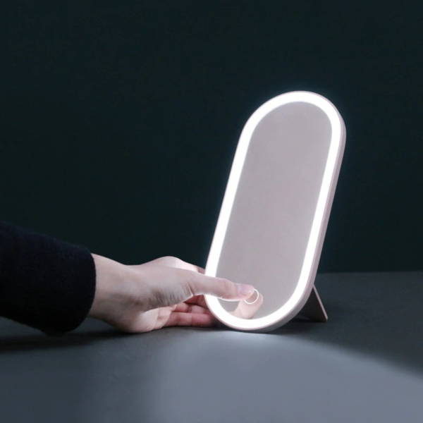 Make up travel case with led mirror