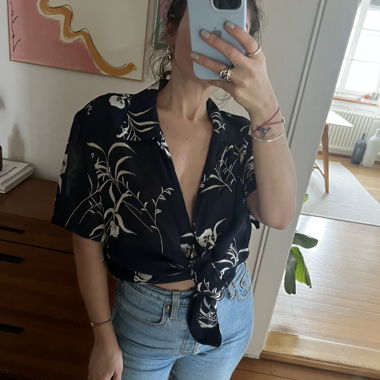 Super cool 90ies blouse in a floral print
