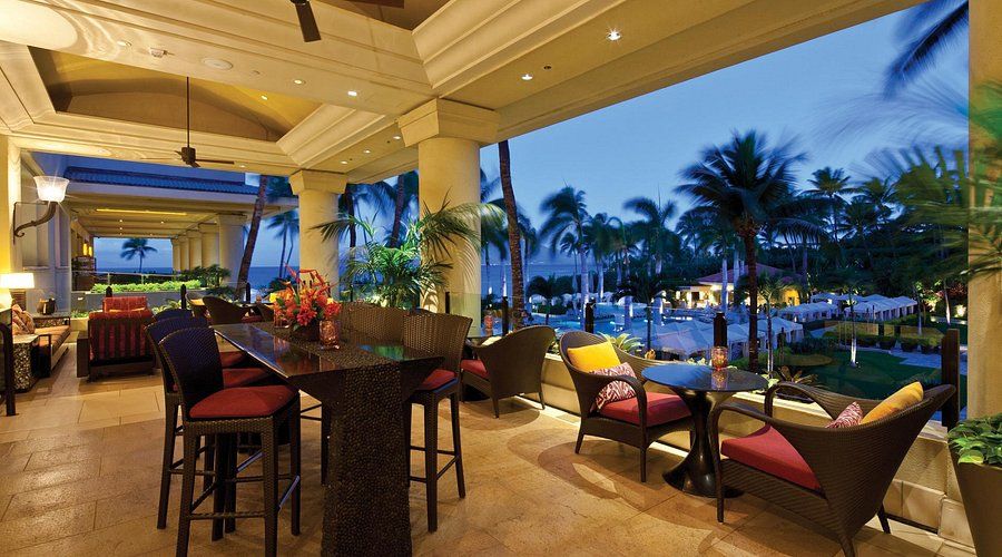 Four Seasons Lobby Lounge 