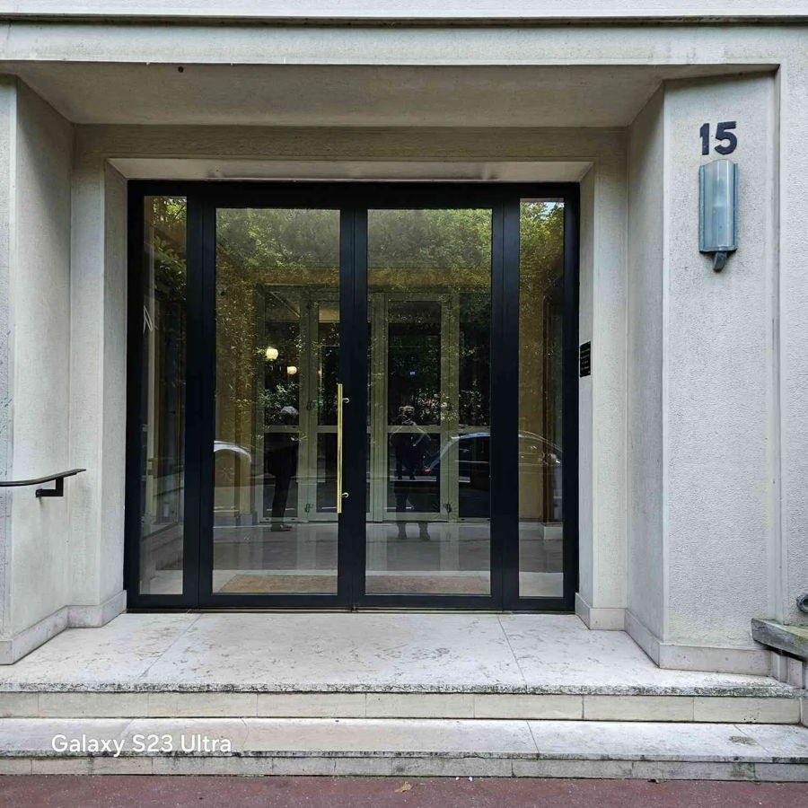 Sécurisation d'une entrée d'immeuble vitrée — photo 2