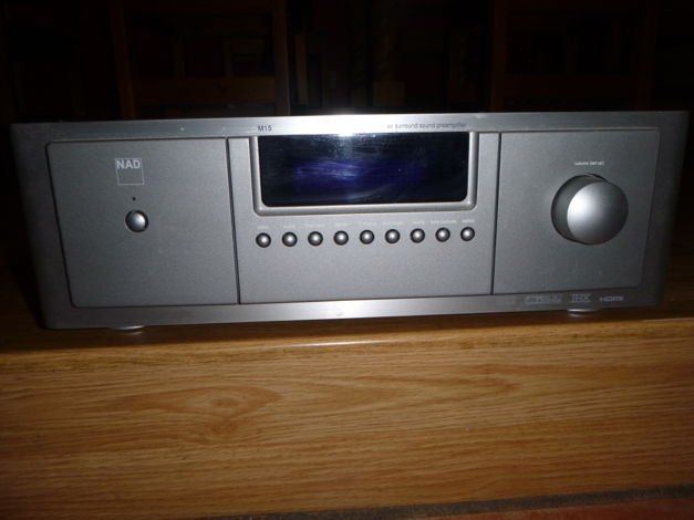 NAD M15  REFERENCE PRE-AMP HOME THEATER