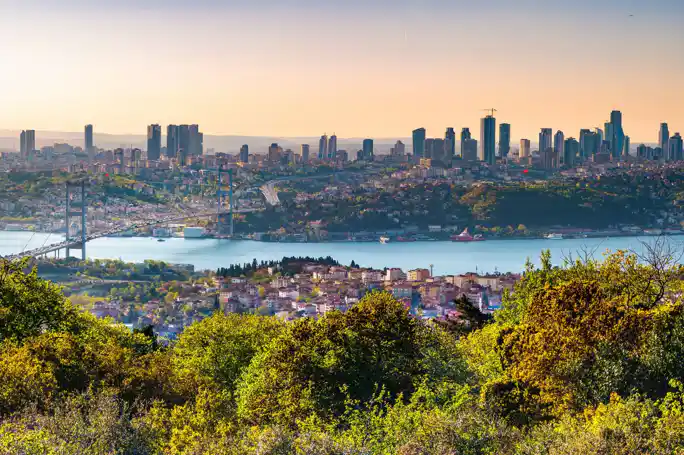Multifaceted Istanbul: Asia and Europe in 1 Day with a Boat Cruise