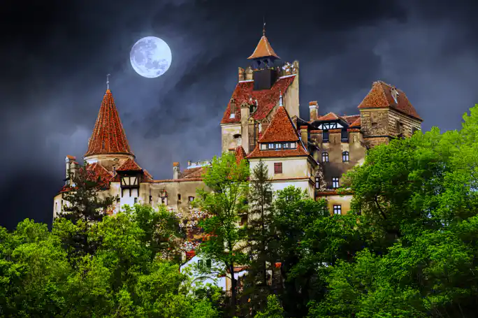 From Bucharest: Bran (Dracula) Castle, Peleș Castle & Brașov Full-Day Tour