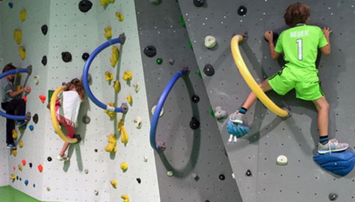 cliffhanger boulderlounge berlin kinder kletterparcour