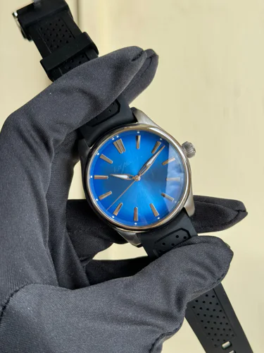 H.Moser & Cie. Pioneer Centre Seconds Arctic Blue