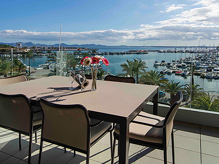  Zermat
- This exclusive apartment is on the market for 1.2 million euros and affords superb views of the marina in Alcúdia.
(Image source: Engel & Völkers Majorca Puerto Alcúdia