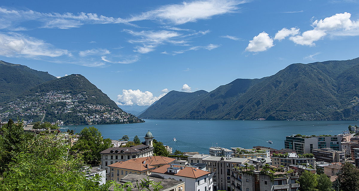  Lugano
- Blick auf den Luganersee von Collina d'Oro