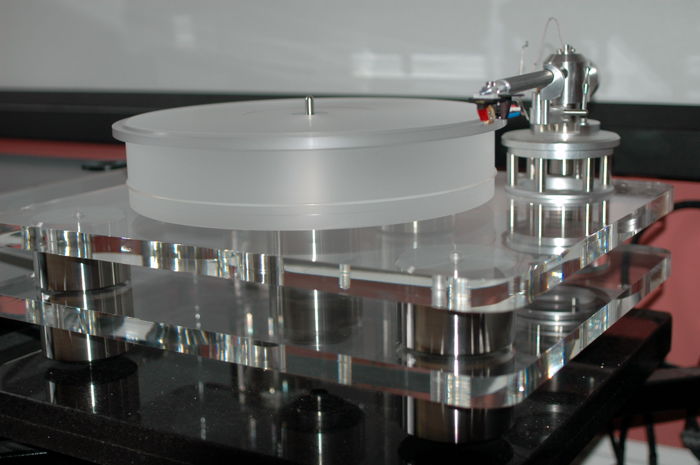 Clearaudio  Champion Level 2  with Unify 9 Tonearm