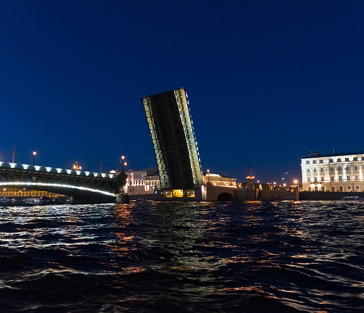 Ночная прогулка под разводными мостами по рекам и каналам Петербурга от Петропавловской крепости