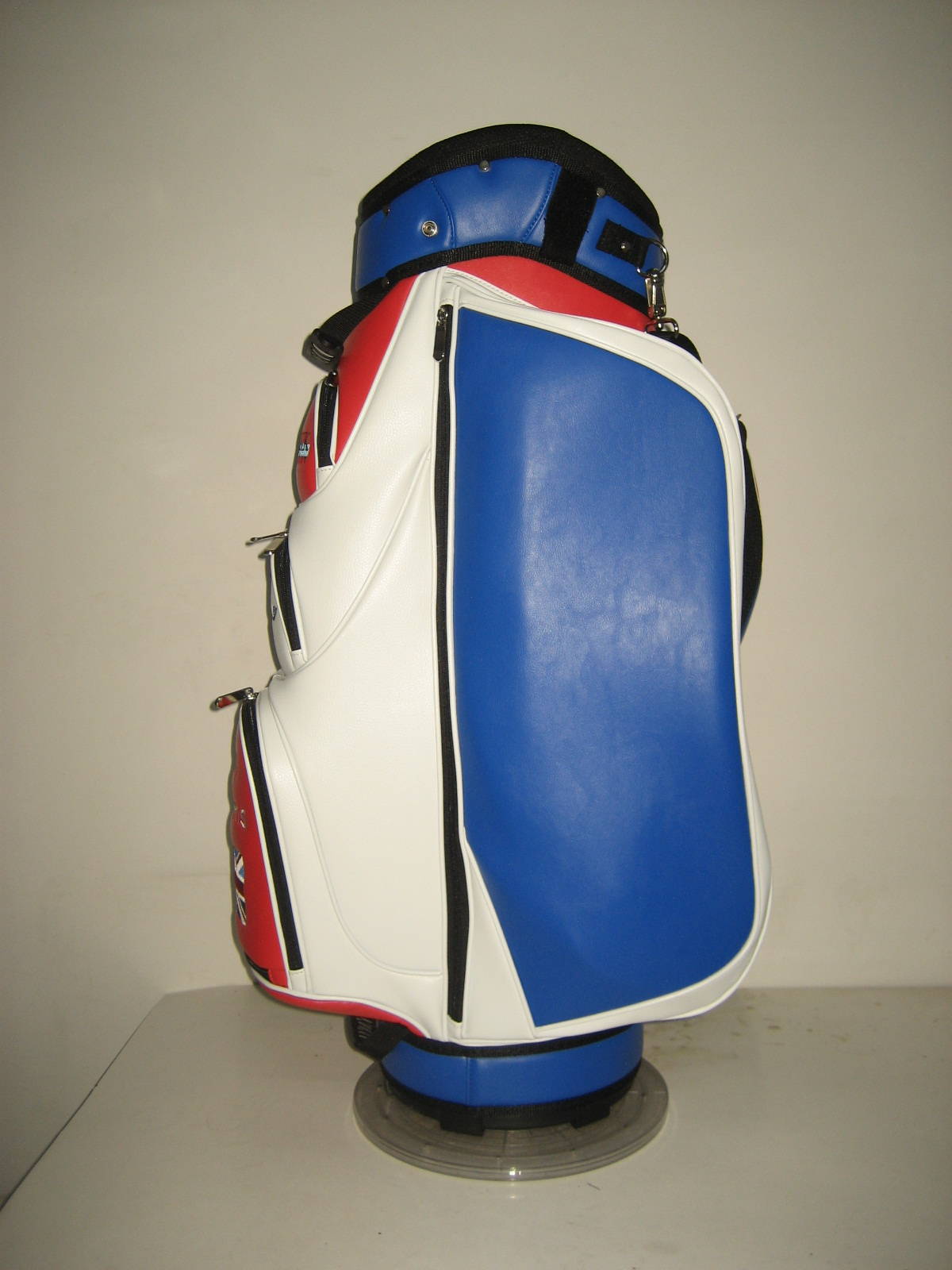 Customised football club golf bags by Golf Custom Bags 194